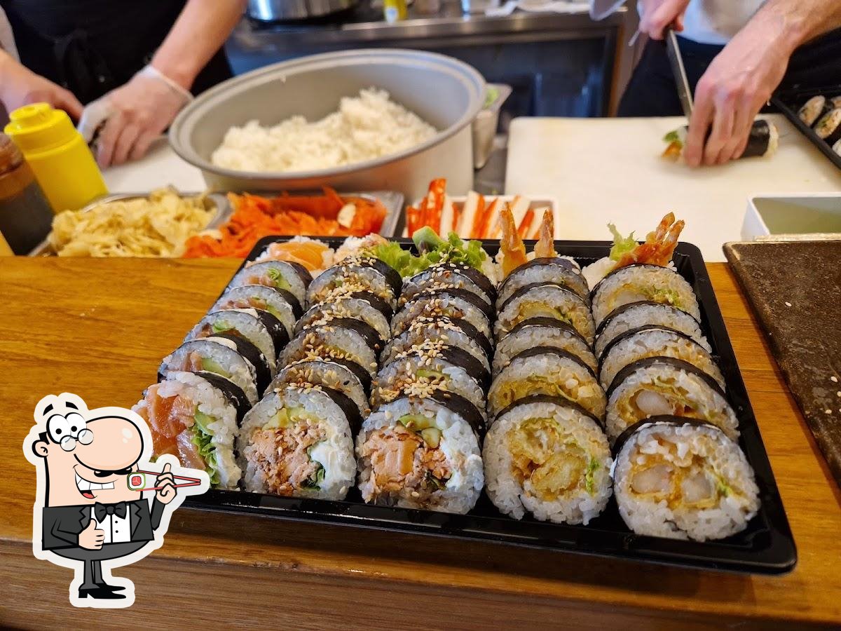 В "Saijo Sushi" подают суши и роллы.