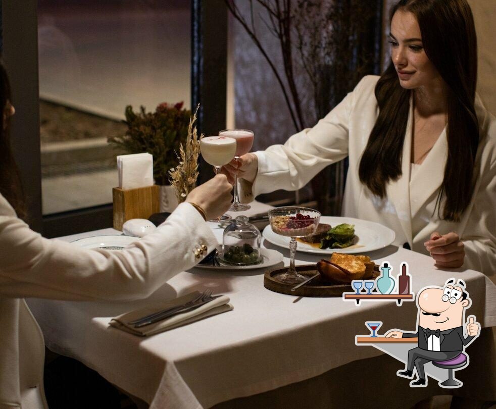 Интерьер "Hands Bistro".