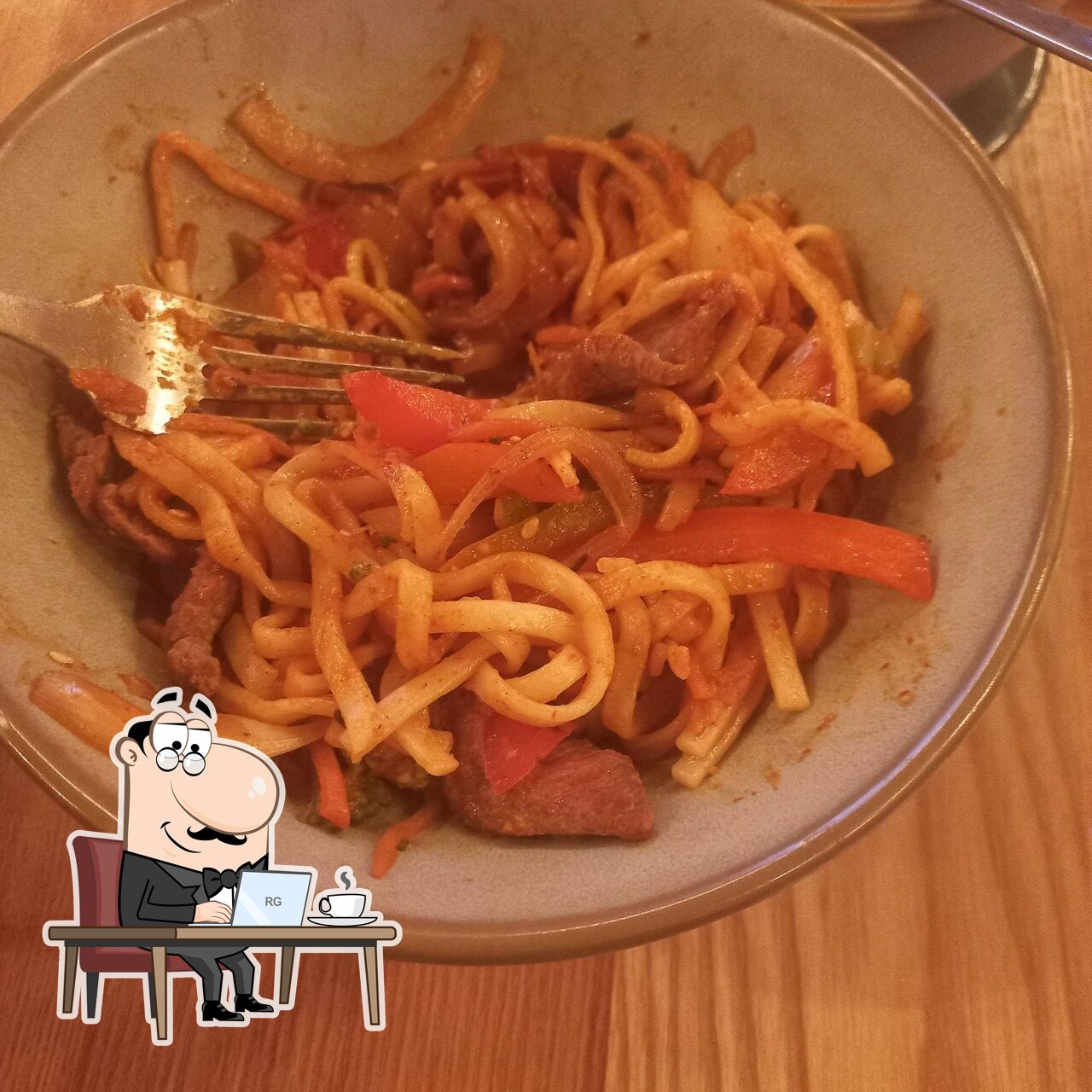 Посмотрите на внутренний интерьер "Золотой Дракон".