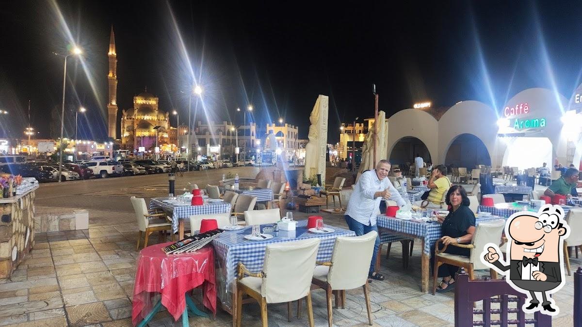 Посмотрите на внутренний интерьер "Fisherman Restaurant".