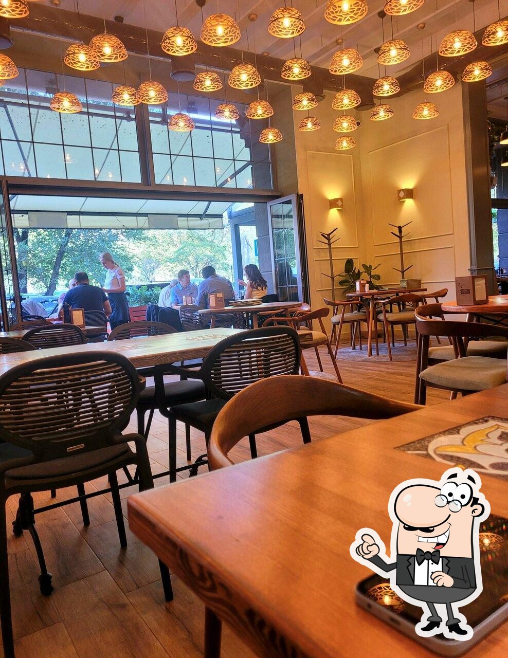 Забронируйте столик в "Masoor Restaurant".