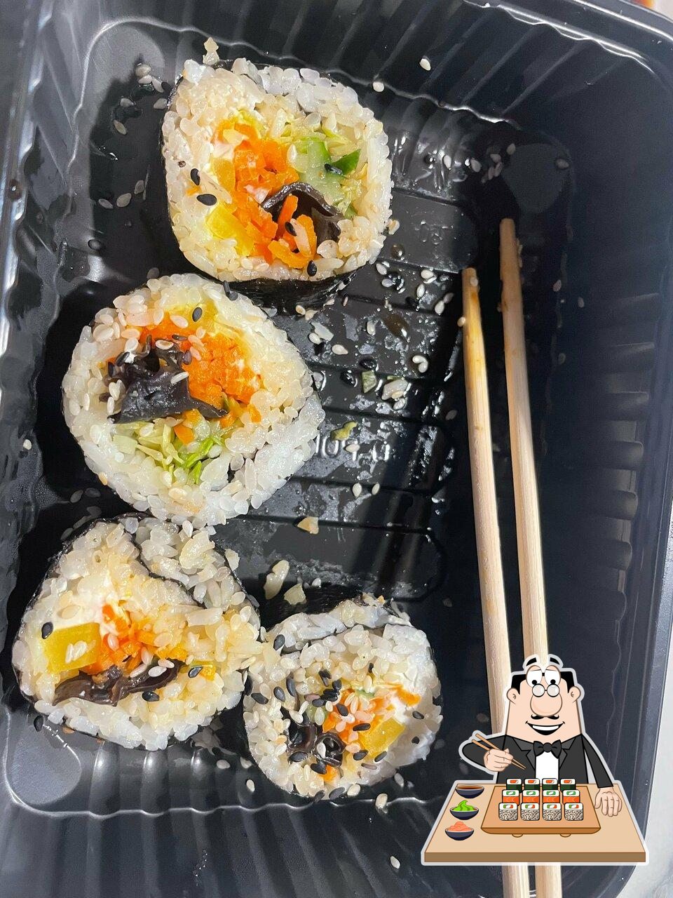 В "Kimchi to Go" предлагают суши и роллы.