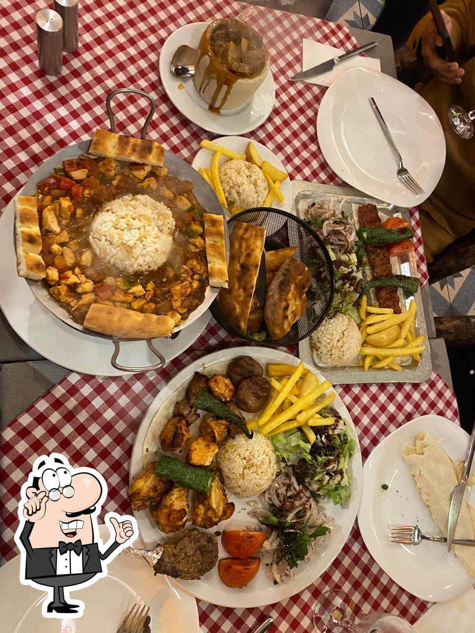 Забронируйте столик в "Las Tapas Restaurant".