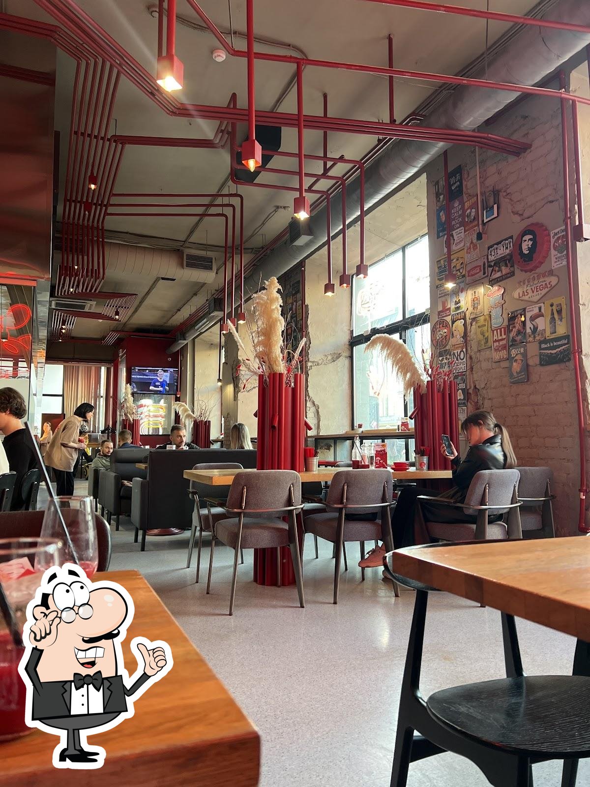 Забронируйте столик в "Moo Moo Burgers & Grill".