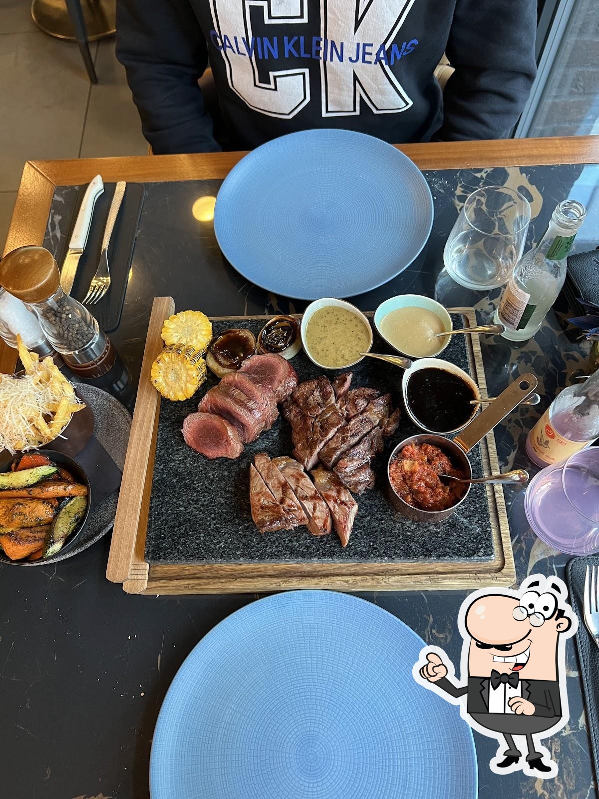 Забронируйте столик в "Chef's Corner".