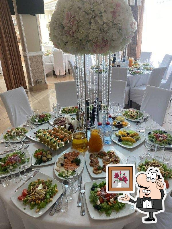 Забронируйте столик в "Гости".