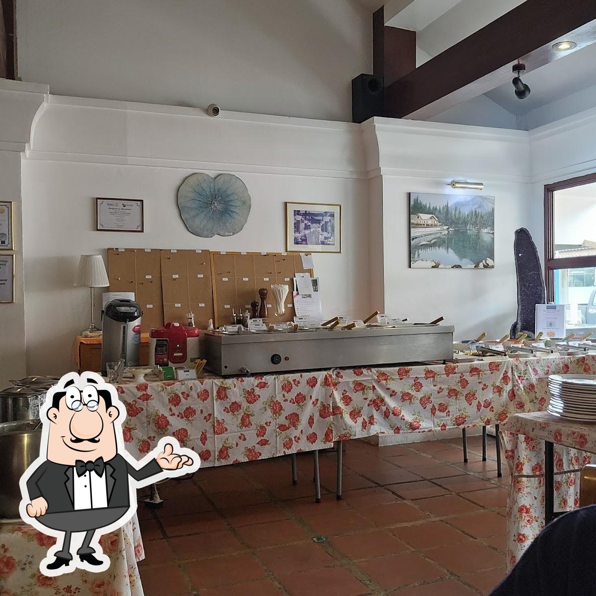 Посмотрите на внутренний интерьер "Casa Pascal Restaurant".