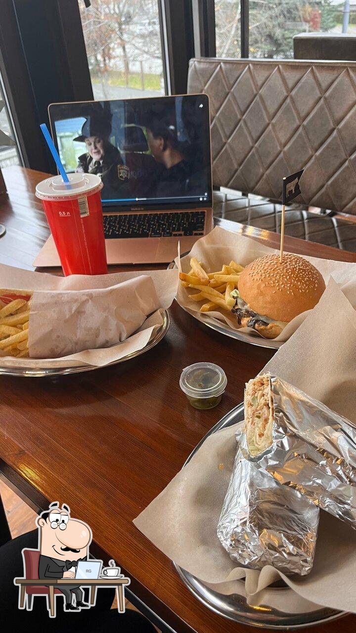 Посмотрите на внутренний интерьер "The Burger Lab".