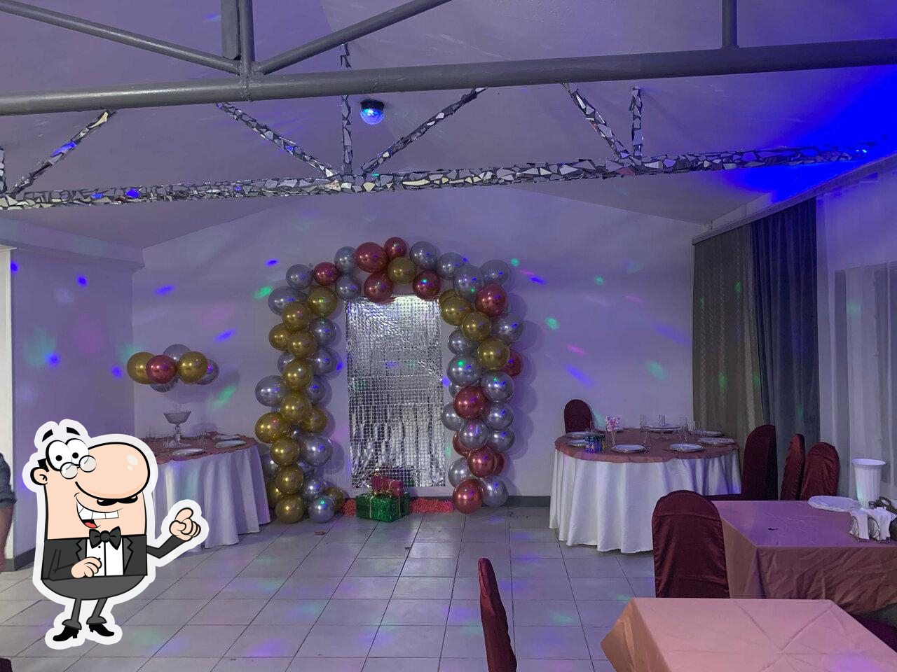 Посмотрите на внутренний интерьер "У Речки".