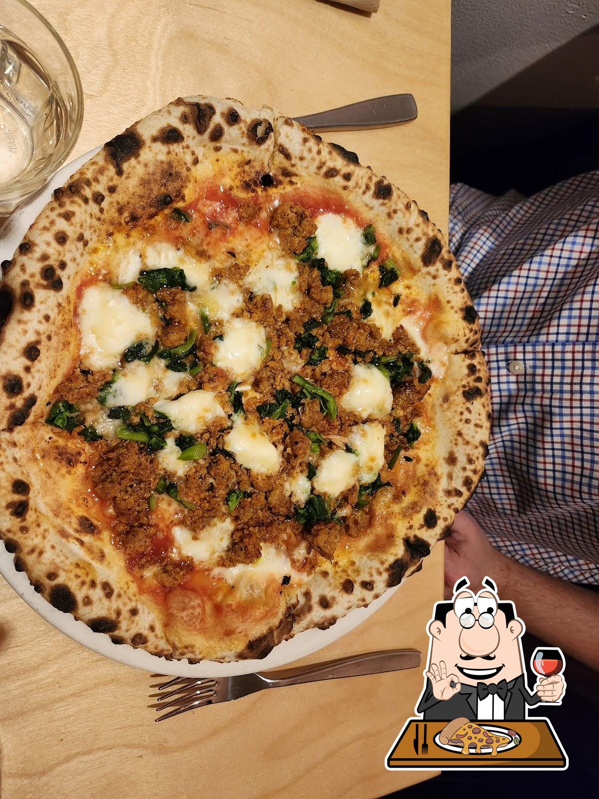 В "Nina Pizza Napolitaine St-Roch" вы можете  отведать пиццу.