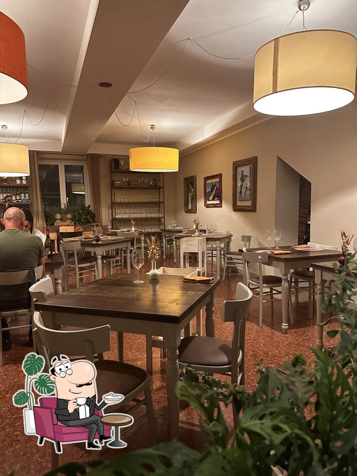 Интерьер "Osteria del Mare già Vòtapentole".