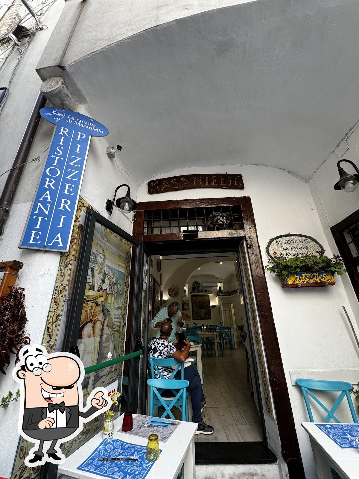 Забронируйте столик в "Taverna Masaniello".