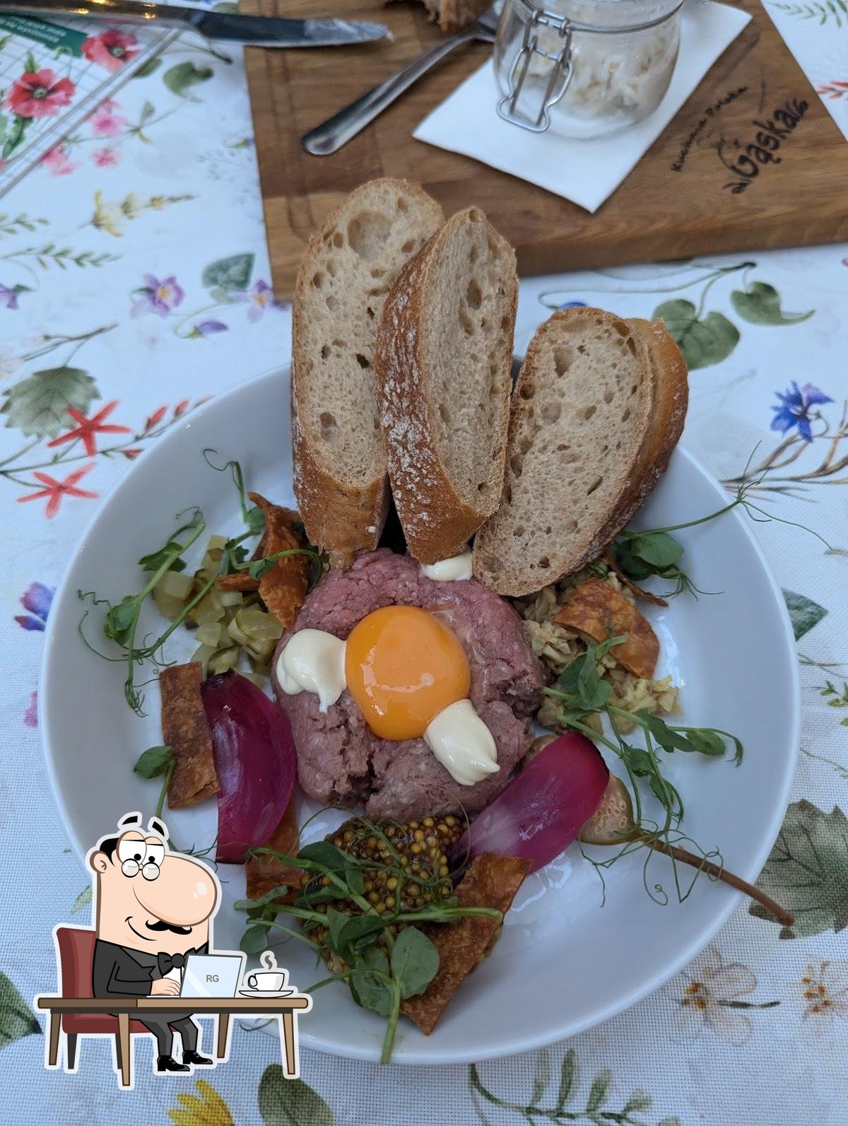 Забронируйте столик в "Gąska Restaurant".