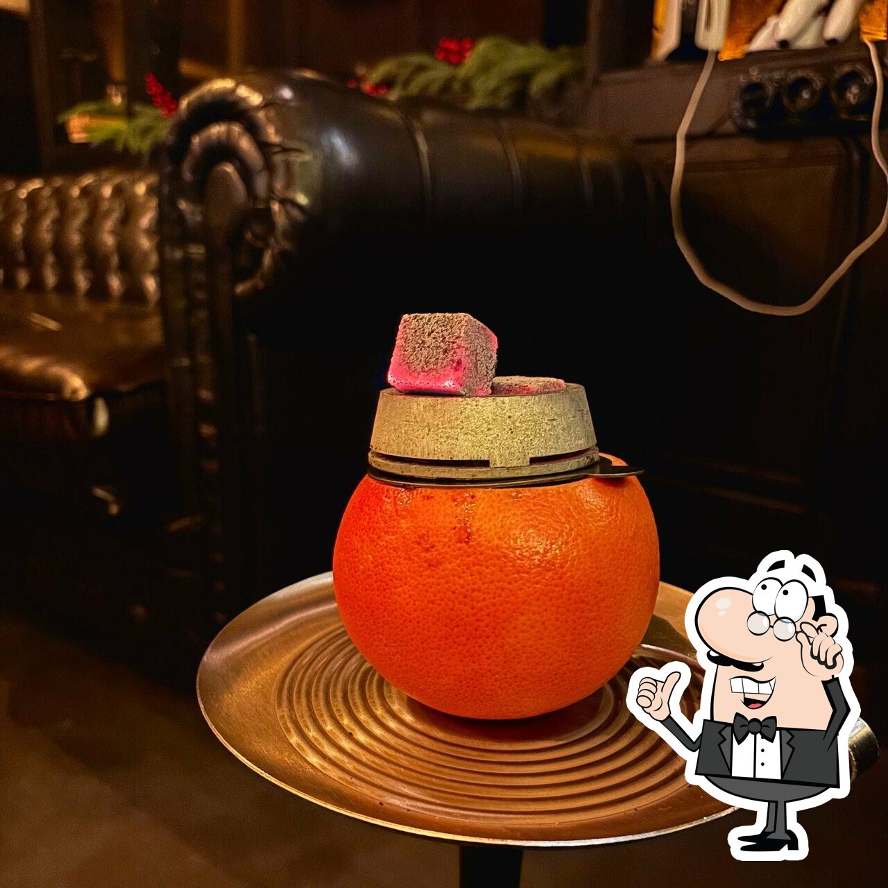 Забронируйте столик в "Tangiers Lounge".