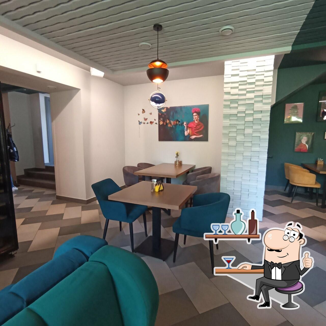 Посмотрите на внутренний интерьер "Yellow".