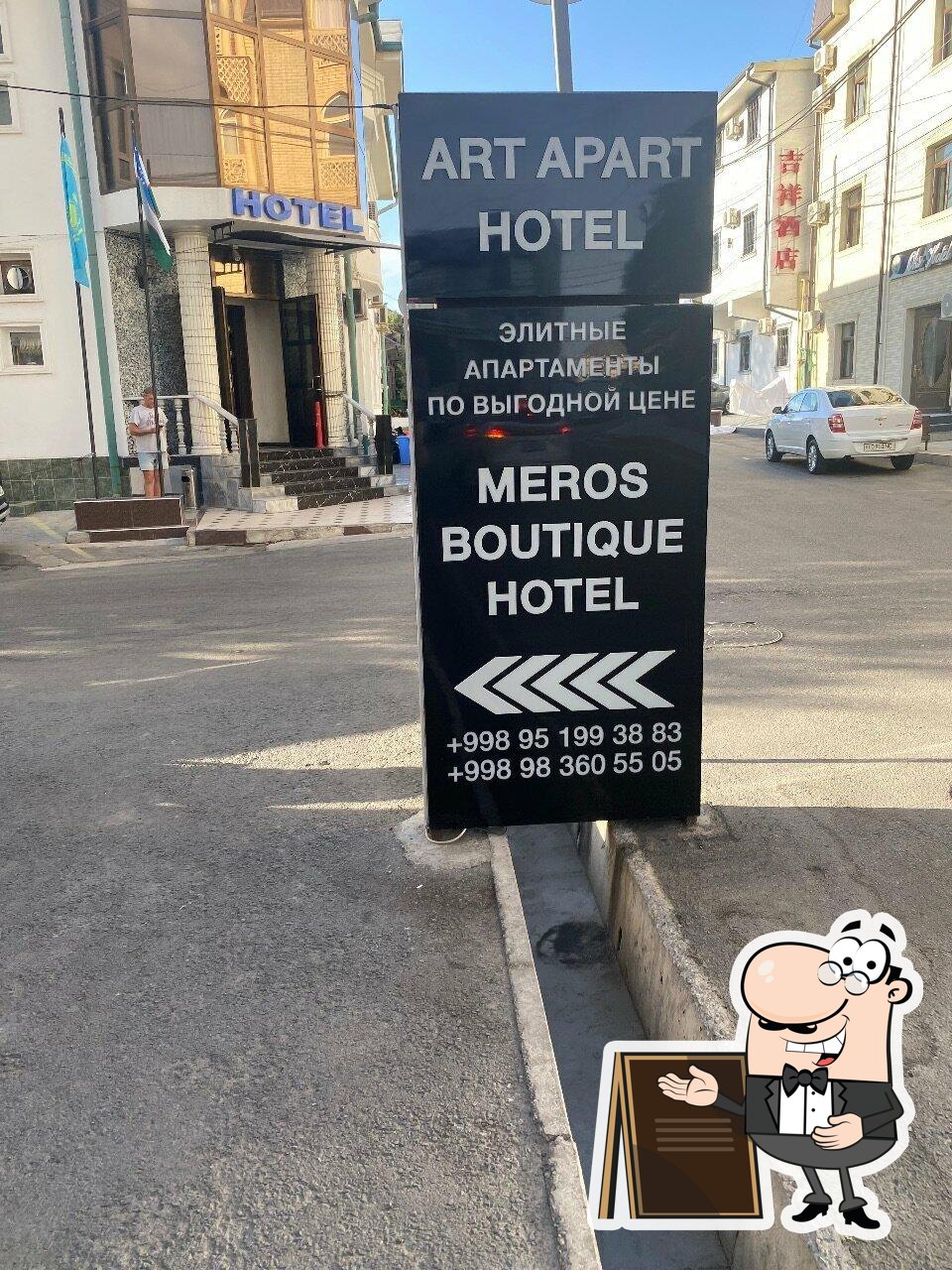 Наслаждайтесь видом , который открывается из "MONA Restaurant & Lounge".