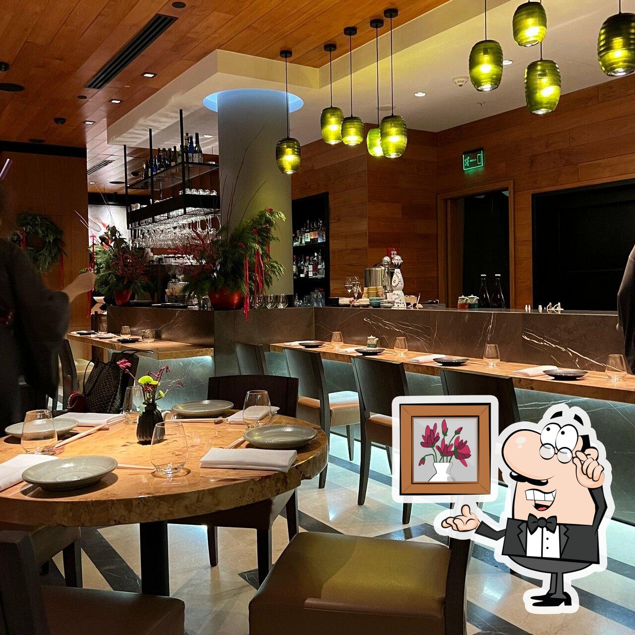 Посмотрите на внутренний интерьер "Fumisawa Sushi".