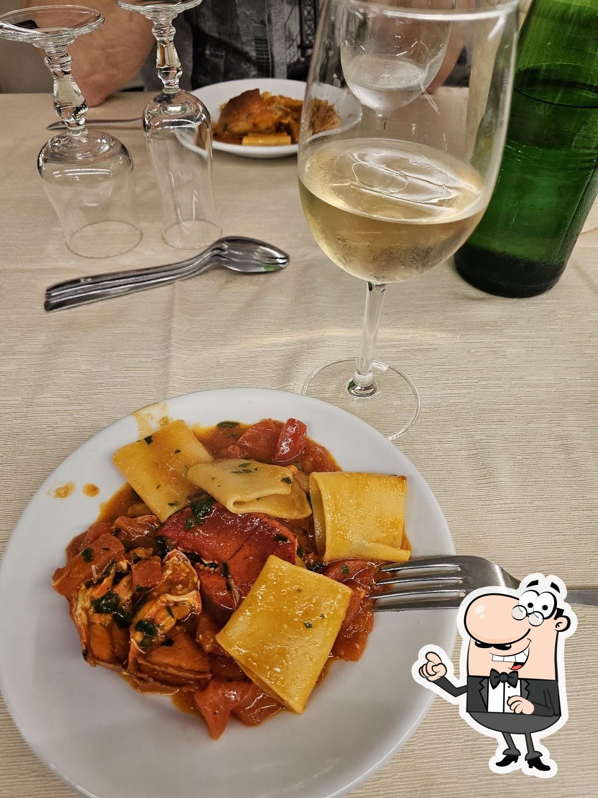 Посмотрите на внутренний интерьер "Ristorante Pizzeria Portobello".