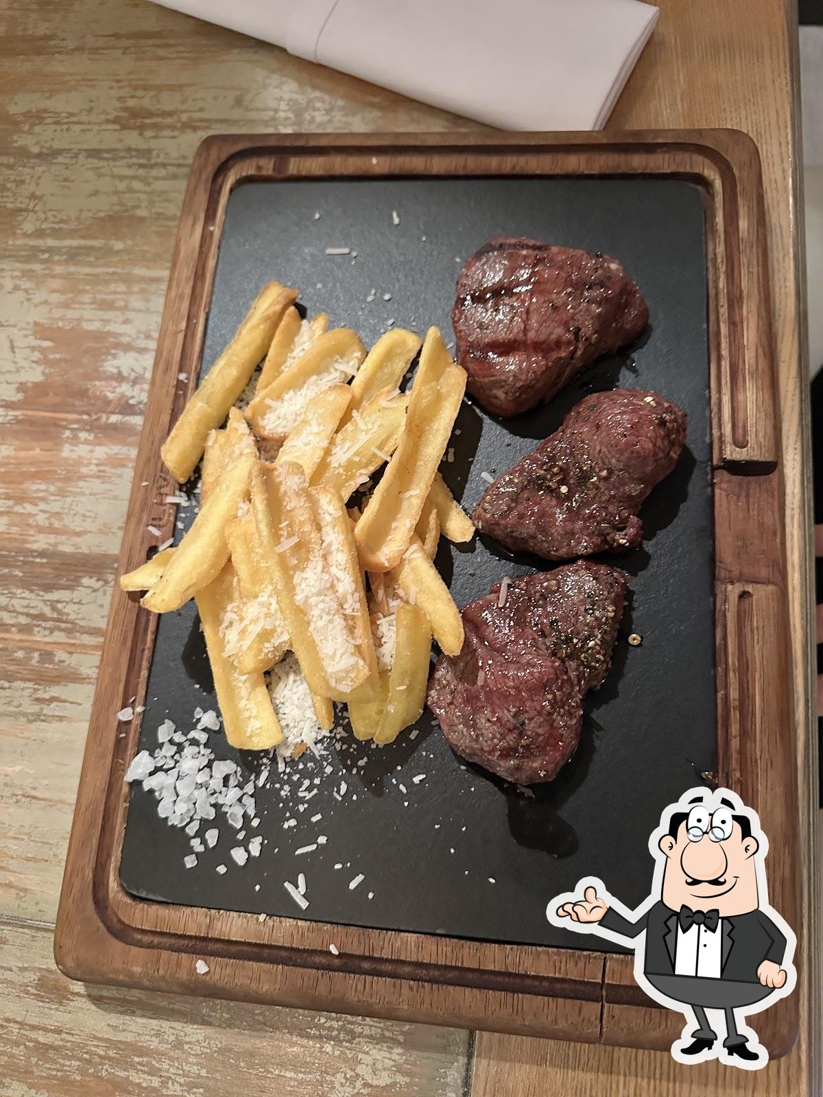Забронируйте столик в "Buffalo Steak House".