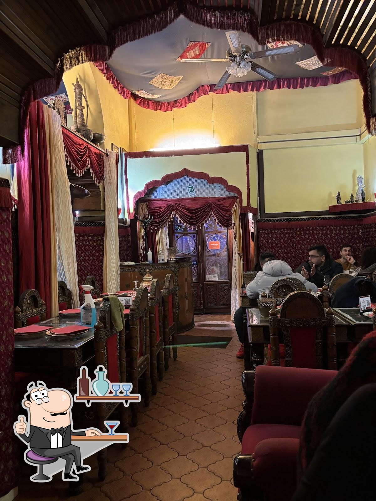 Забронируйте столик в "Himalaya Kashmir, Indo-Pakistan Restaurant".