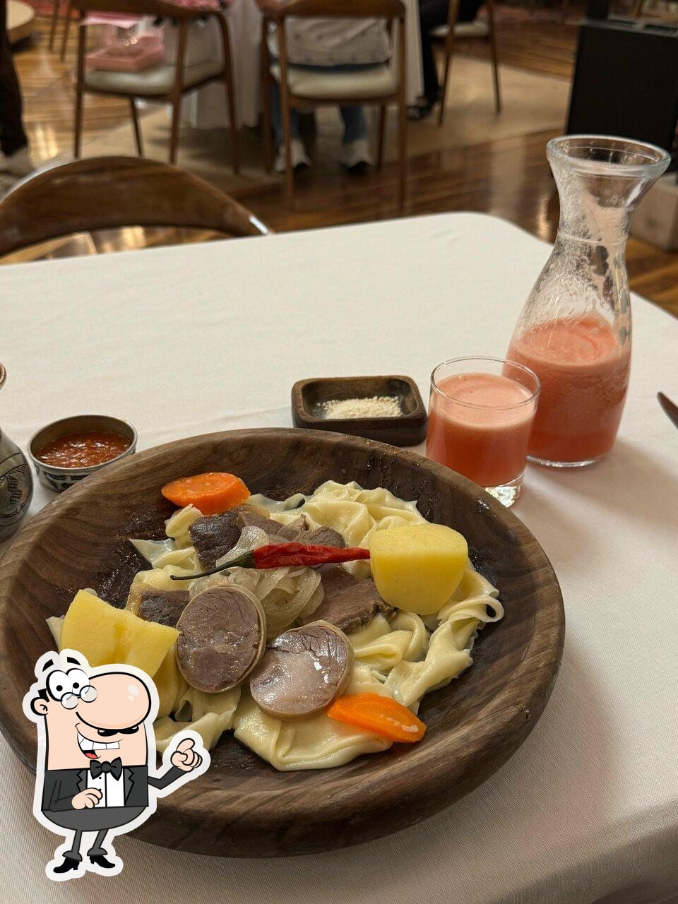 Посмотрите на внутренний интерьер "Restaurant Sandyq".