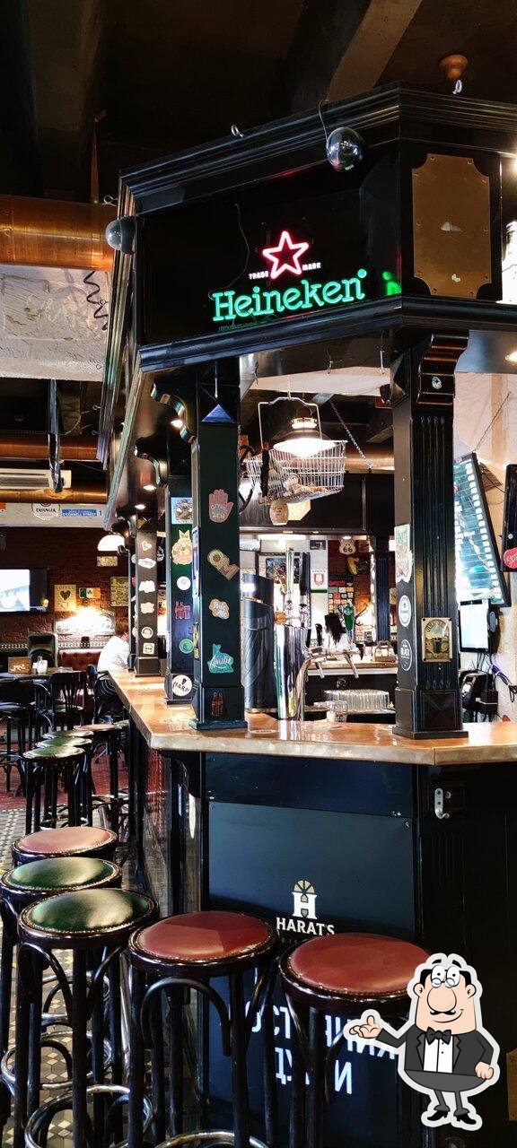 Интерьер "Harat's pub".