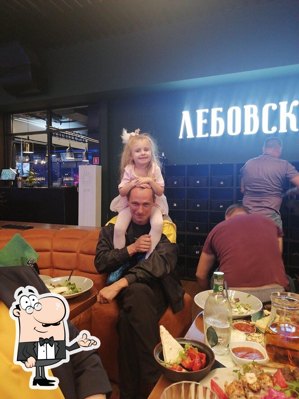 Интерьер "Лебовски Пицца и Боулинг".