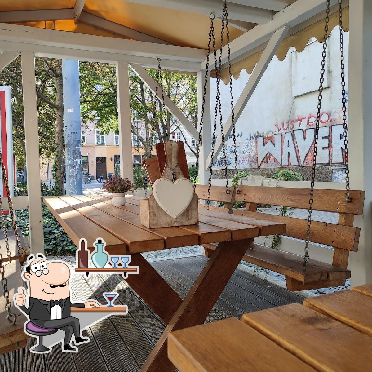 Забронируйте столик в "Giselle Cafe Bistro".