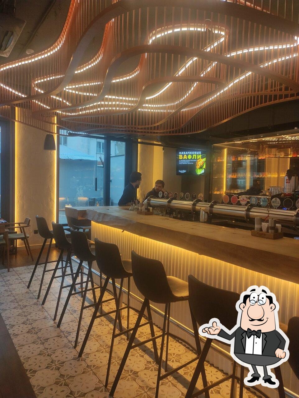 Посмотрите на внутренний интерьер "Brasserie Lambic".