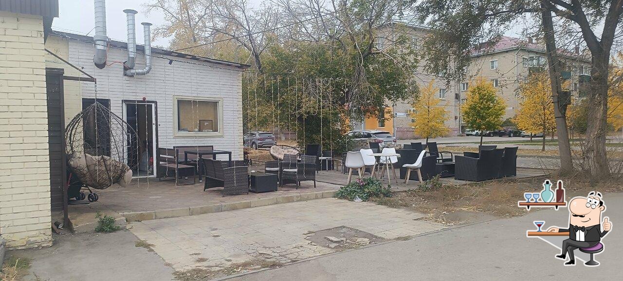 Посмотрите на внутренний интерьер "Бистро № 1".