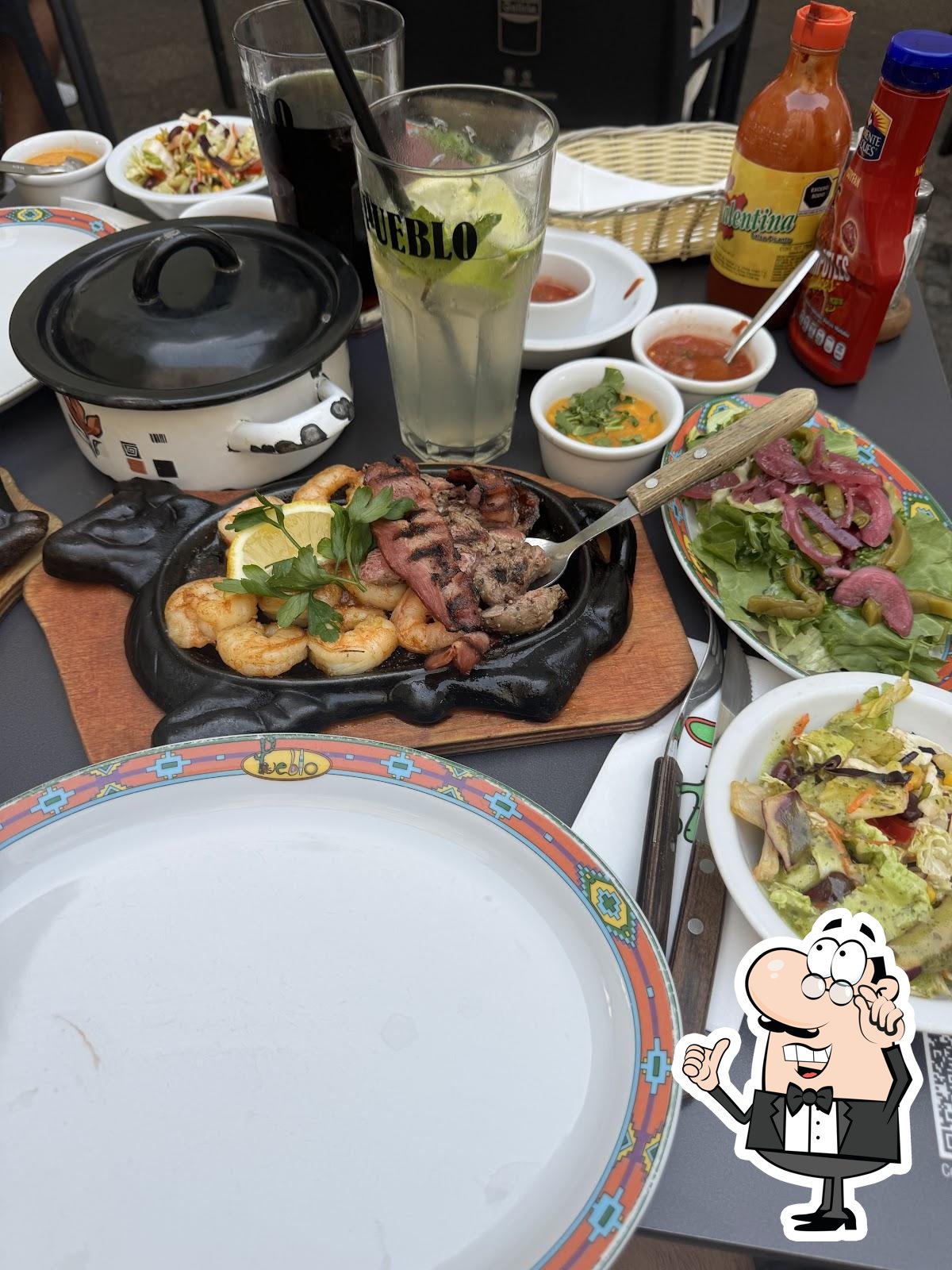 Посмотрите на внутренний интерьер "Restauracja Pueblo".