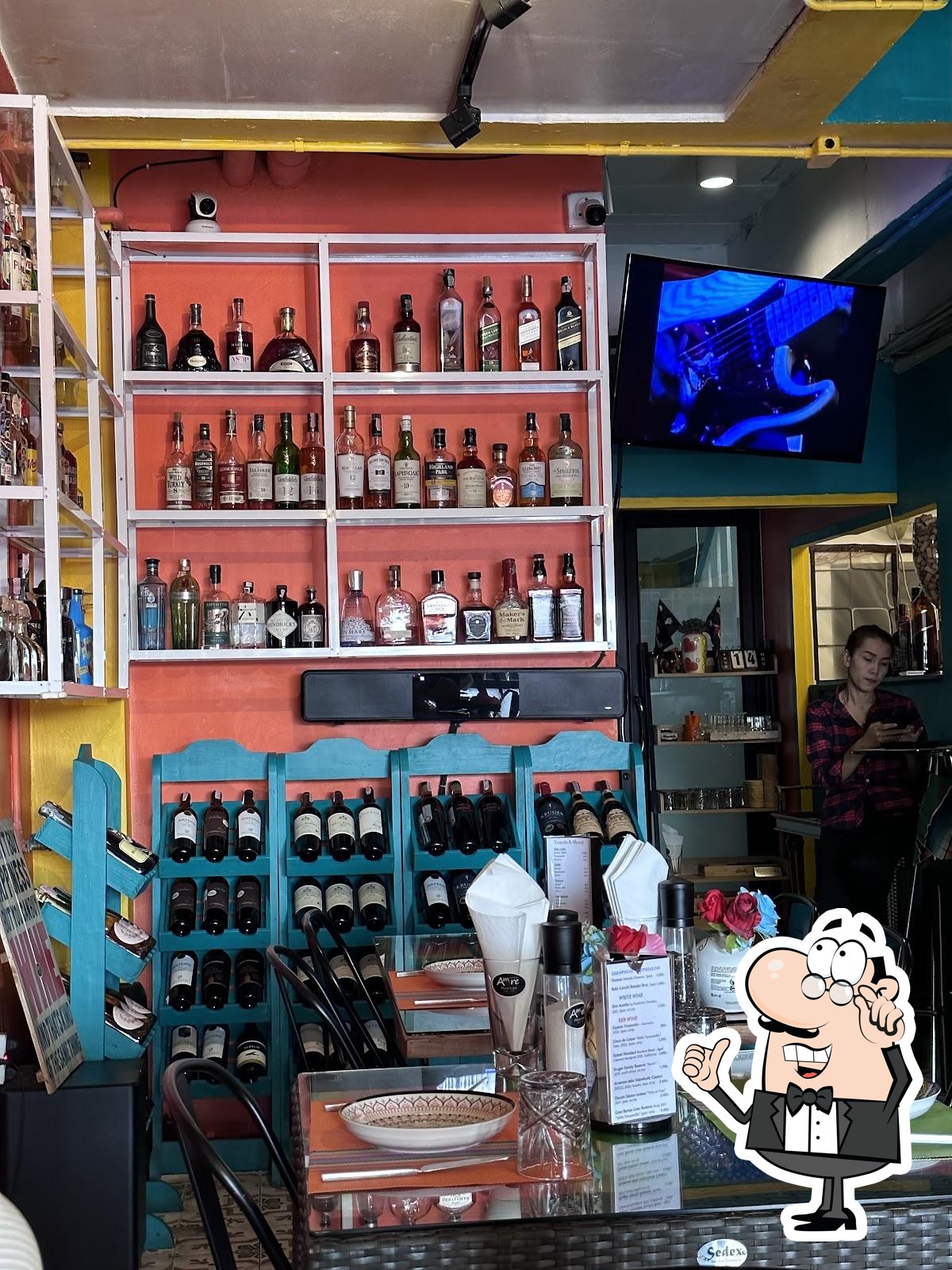Забронируйте столик в "Amore Mexican Tapas & Bar".