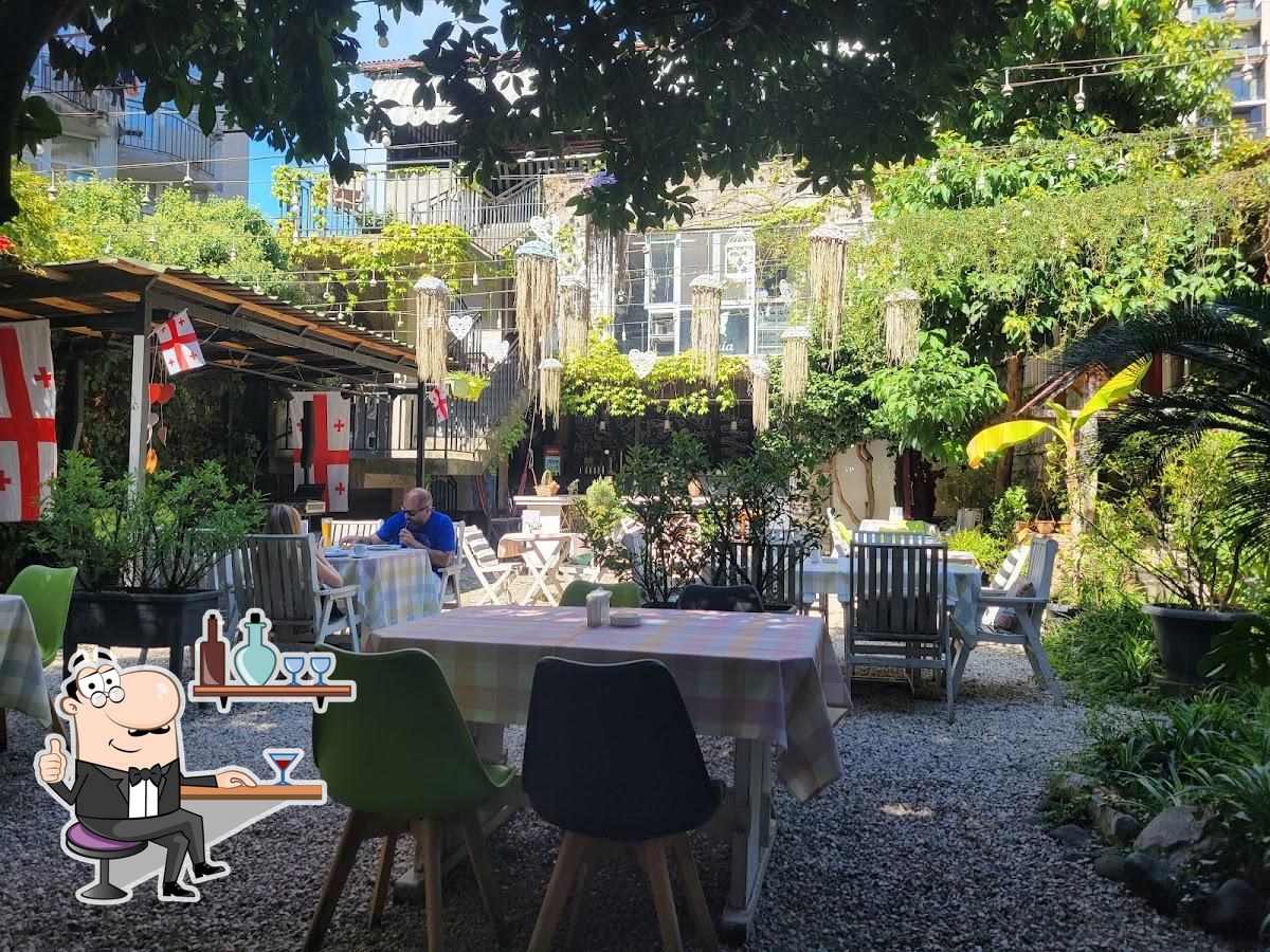 Интерьер "Deliria Cafe-Restaurant".