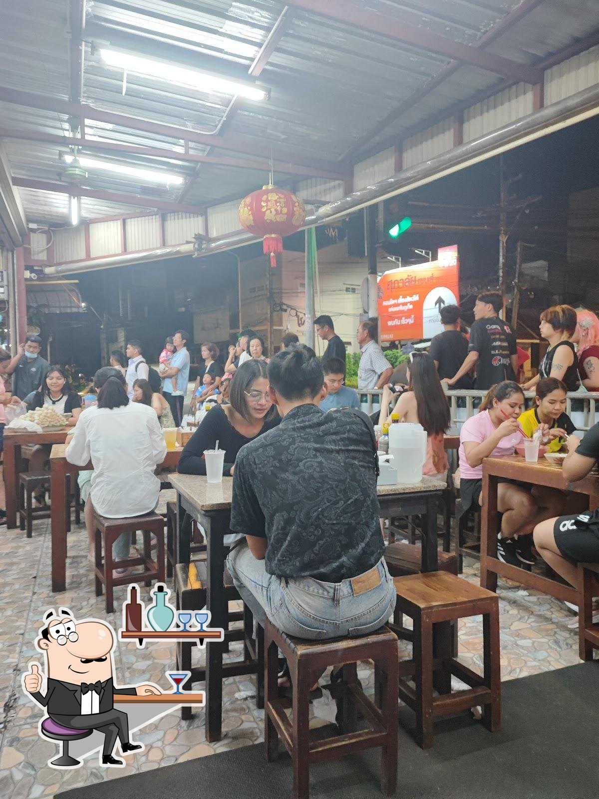 Забронируйте столик в "Go Benz Rice Porridge Phuket".
