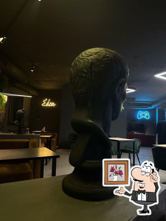 Посмотрите на внутренний интерьер "Кальянная Eden Lounge".