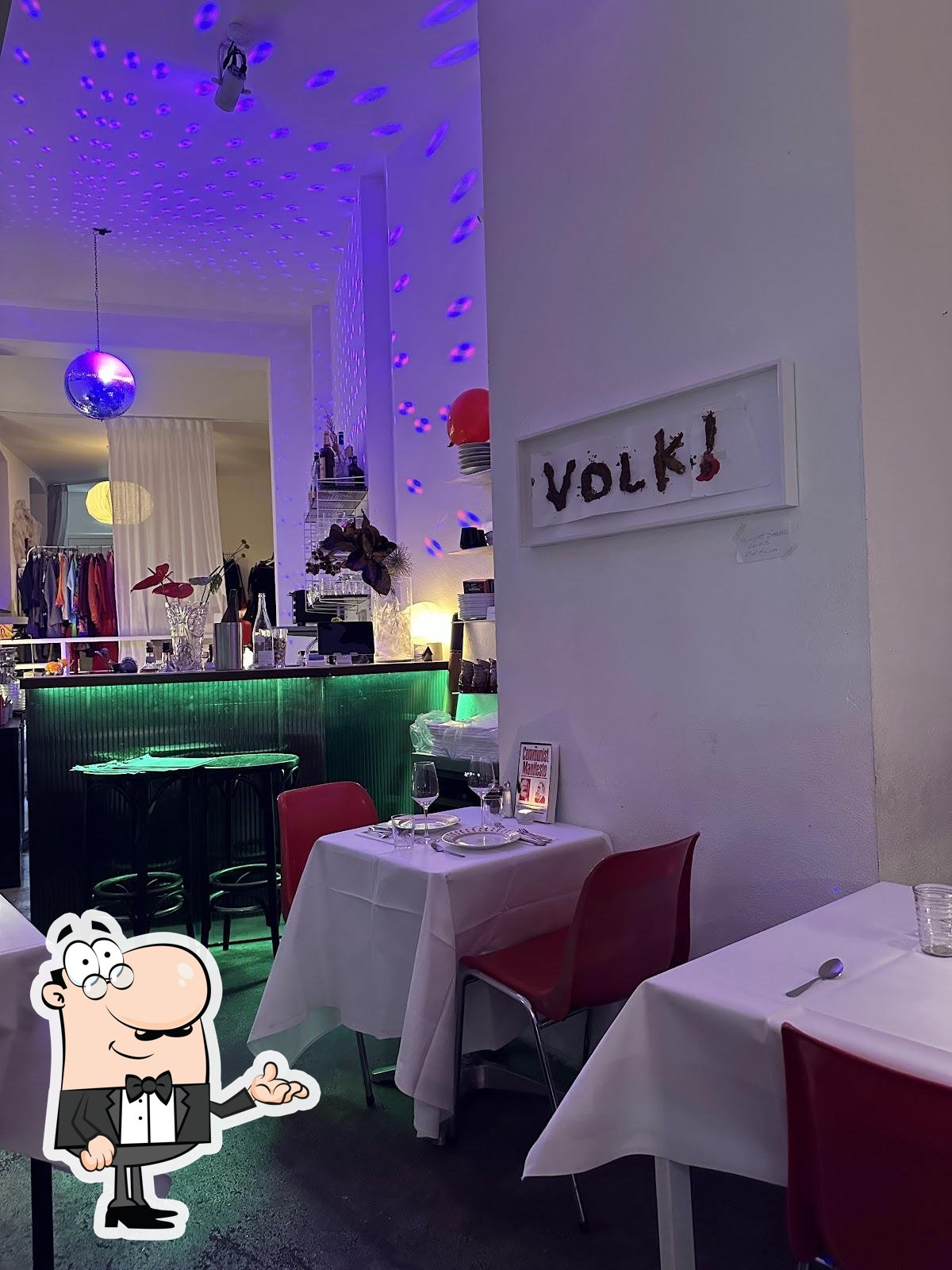 Посмотрите на внутренний интерьер "VOLK".
