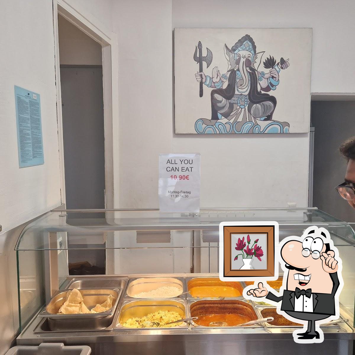 Посмотрите на внутренний интерьер "Ganesha Restaurant".