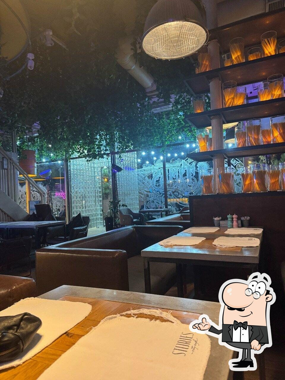 Интерьер "Stories City Cafe".