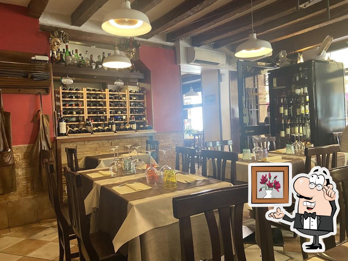 Забронируйте столик в "Osteria ae Cravate".