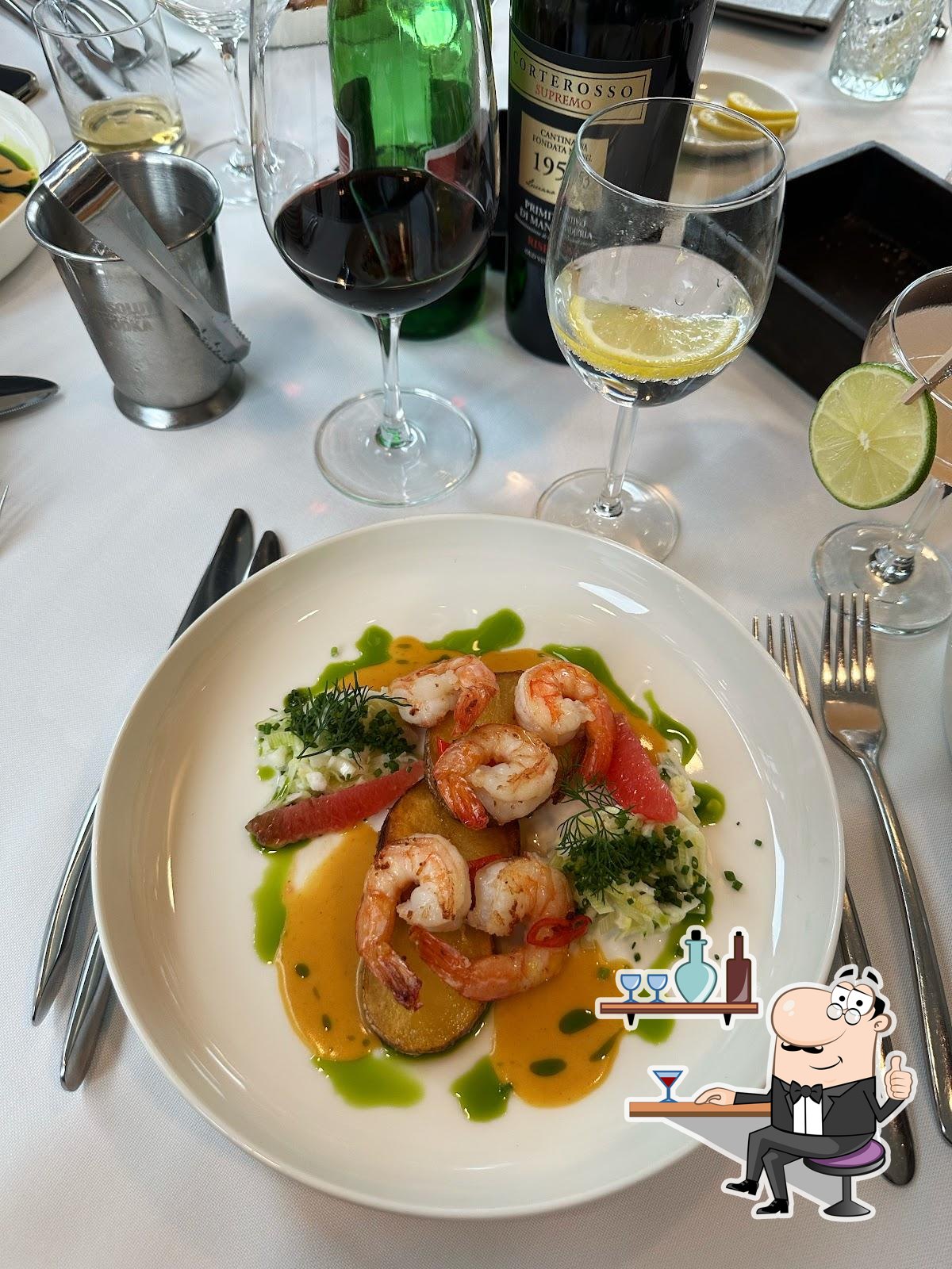 Посмотрите на внутренний интерьер "Restauracja La Maddalena".