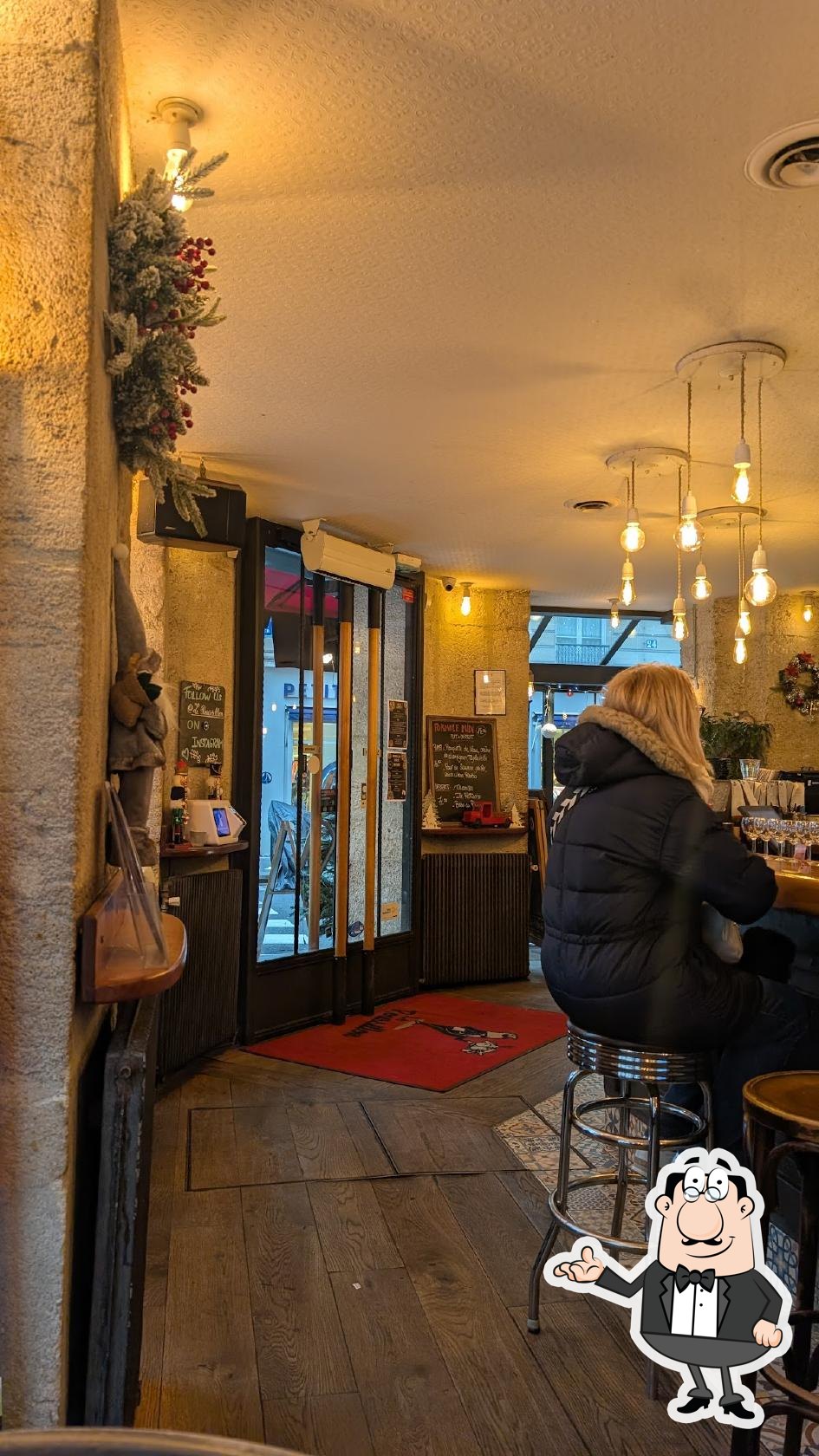Забронируйте столик в "Le Roussillon".