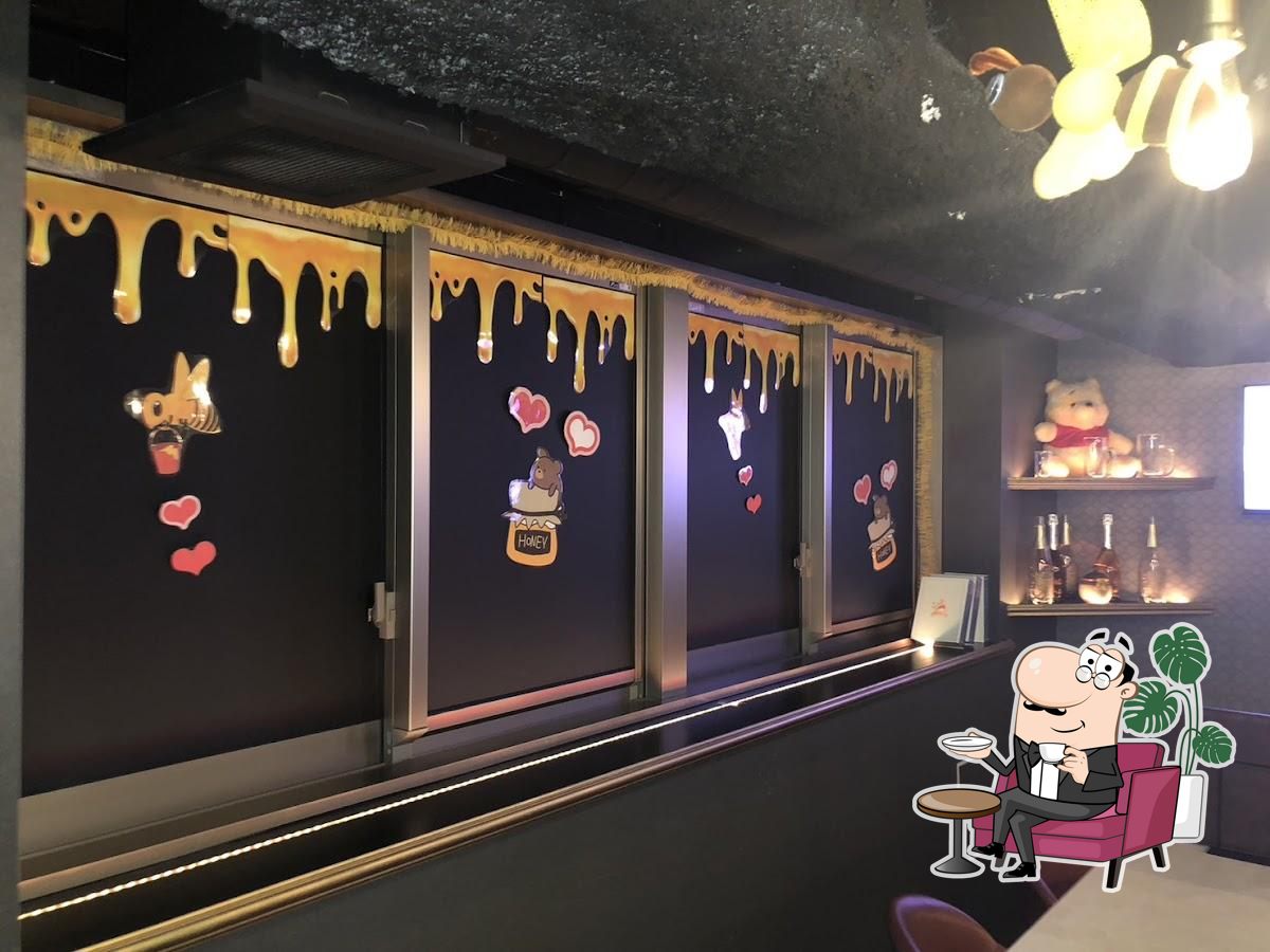Интерьер "Cafe&Bar Honey Drop".