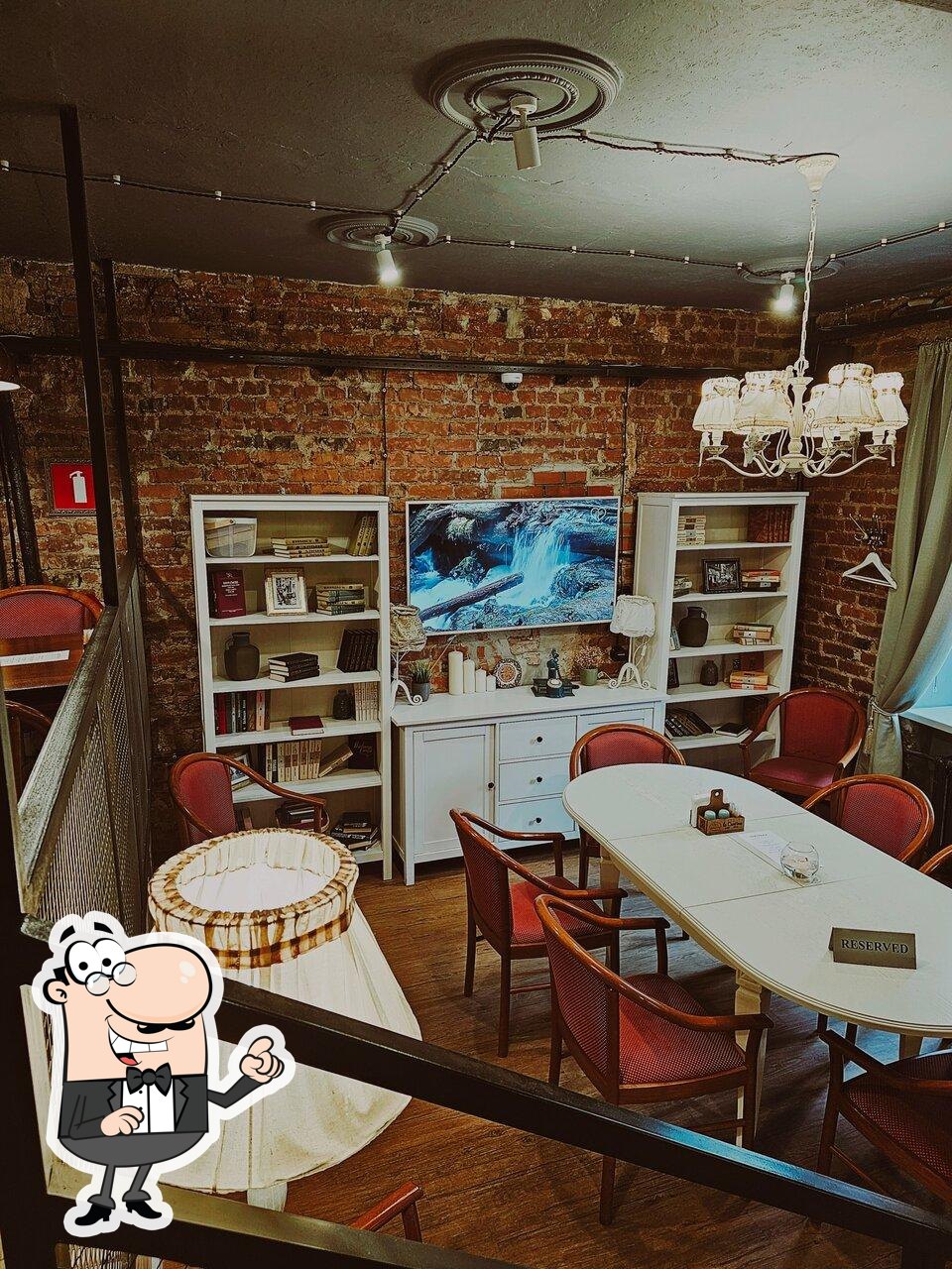 Посмотрите на внутренний интерьер "La Cantina".
