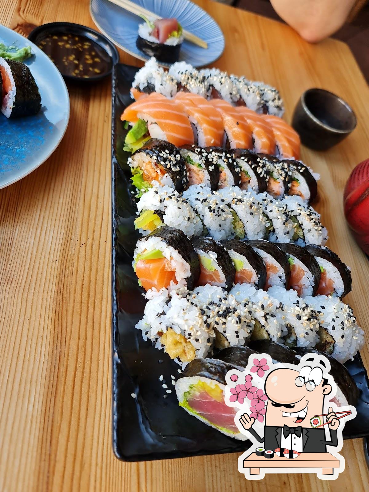 В "Yemsetu Sushi Bar" предлагают суши и роллы.