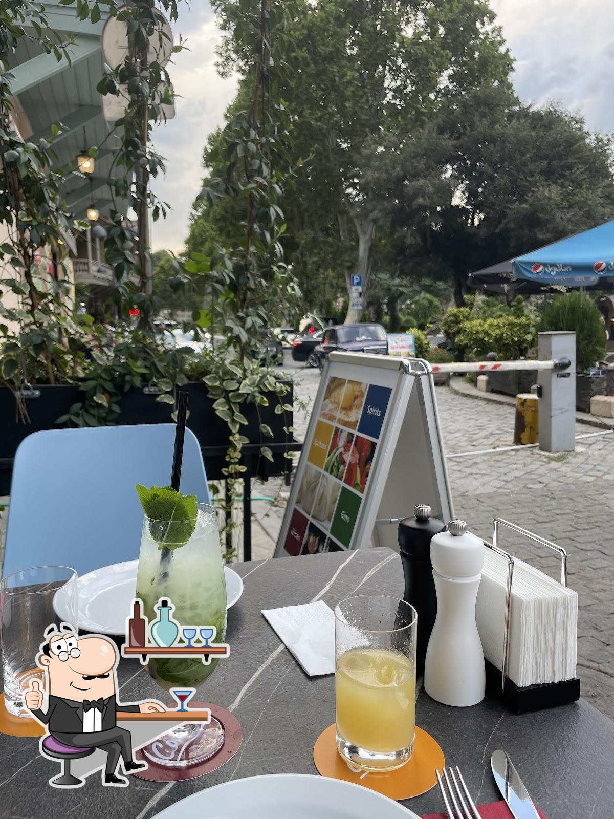 Забронируйте столик в "Bistro Conili".