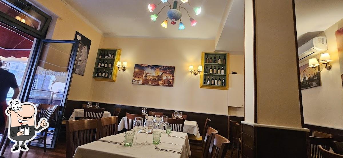 Посмотрите на внутренний интерьер "Ristorante Oberdan da Mario".