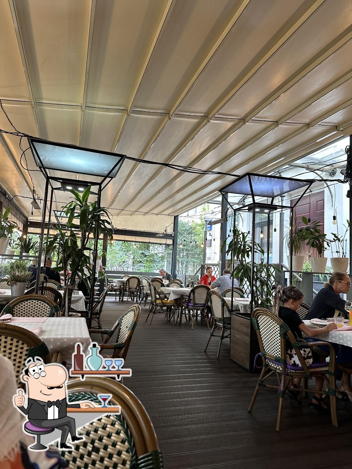 Посмотрите на внутренний интерьер "Гамбринус на Марксистской".