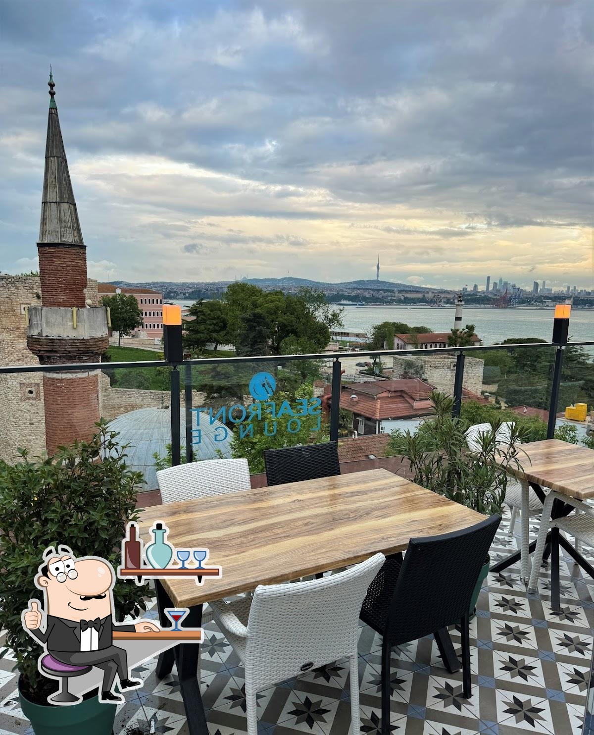 Интерьер "Seafront Lounge Rooftop Restaurant Sultanahmet".