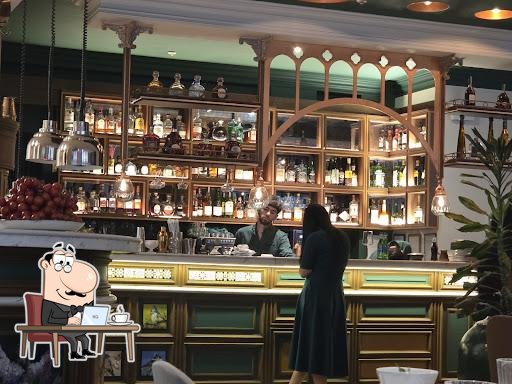 Посмотрите на внутренний интерьер "Ясаман".