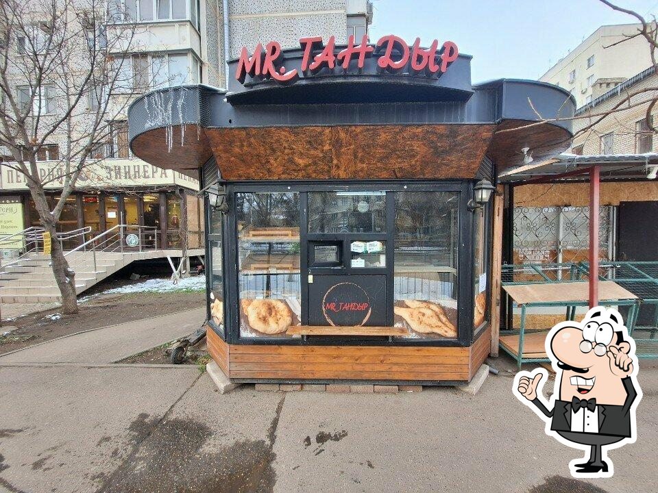 Посмотрите на внутренний интерьер "Mr. Тандыр".